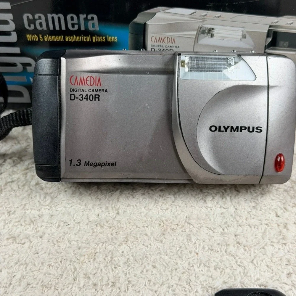 Olympus Camedia D-340R Digital Camera 1.3MP Vintage Silver Boxed AS-IS Repair